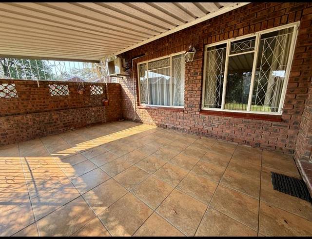 3 BEDROOM TOWNHOUSE FOR SALE IN SCOTTSVILLE